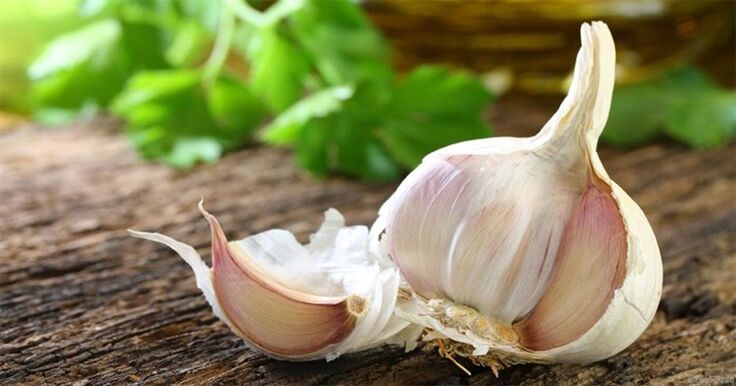 Folk remedies made from garlic are widely used for prostatitis.
